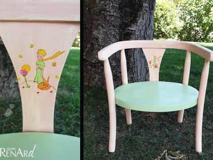 Chaise d'enfant peint patiné avec décor petit prince