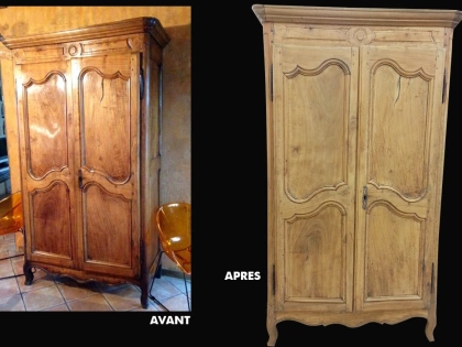 L'avant et l'après du décapage par aérogommage d'une armoire en bois de noyer