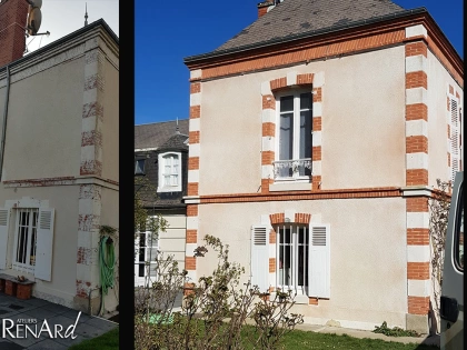 Décapage par aérogommage et nettoyage d'une façade de maison en pierres et en briques