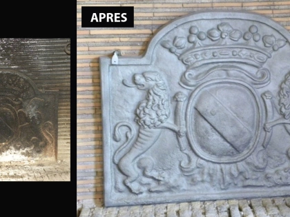 Décapage par aérogommage d'une plaque de cheminée en métal