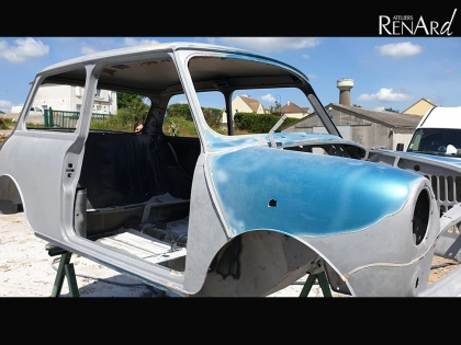 Décapage par aérogommage d'une voiture de collection mini