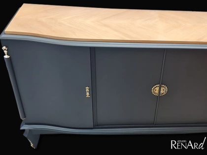 Relooking d'un meuble buffet avec marqueterie. Vernis aspect bois naturel et peinture noire