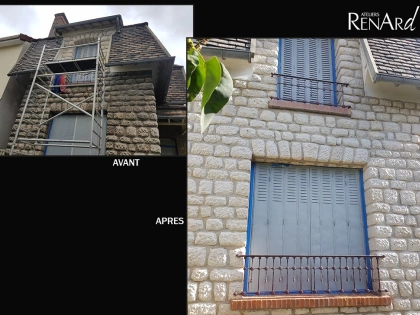 Décapage par aérogommage et nettoyage d'une façade de maison en briques et en pierres